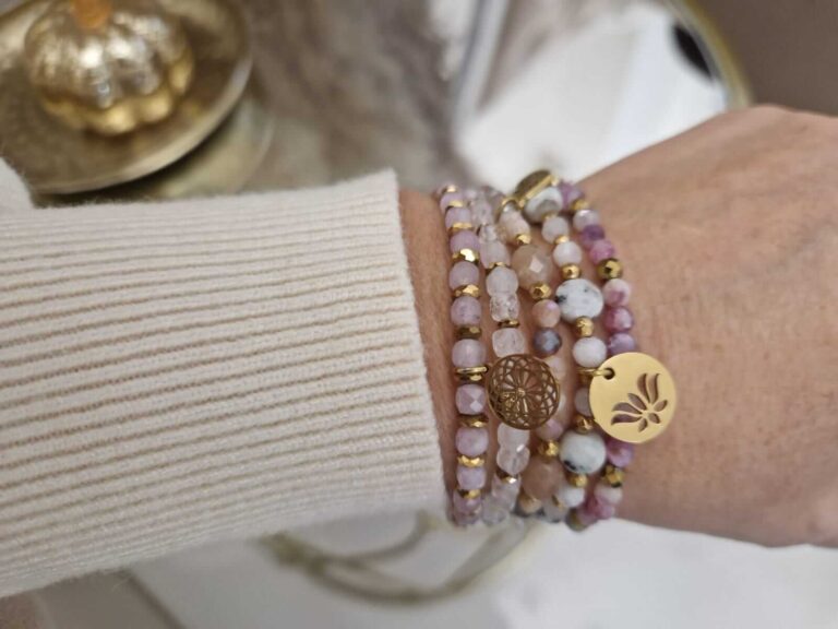 Jak łączyć kilka minimalistycznych bransoletek Lunula Art?