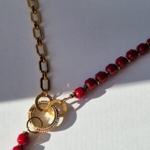 Naszyjnik z czerwonego korala i łańcuszka