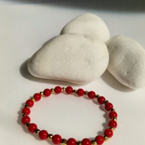 Bransoletka z czerwonym koralem i hematytem – energia, siła i elegancja