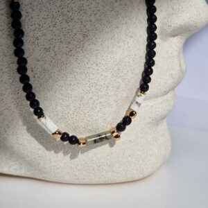 Naszyjnik z lawy i howlitu