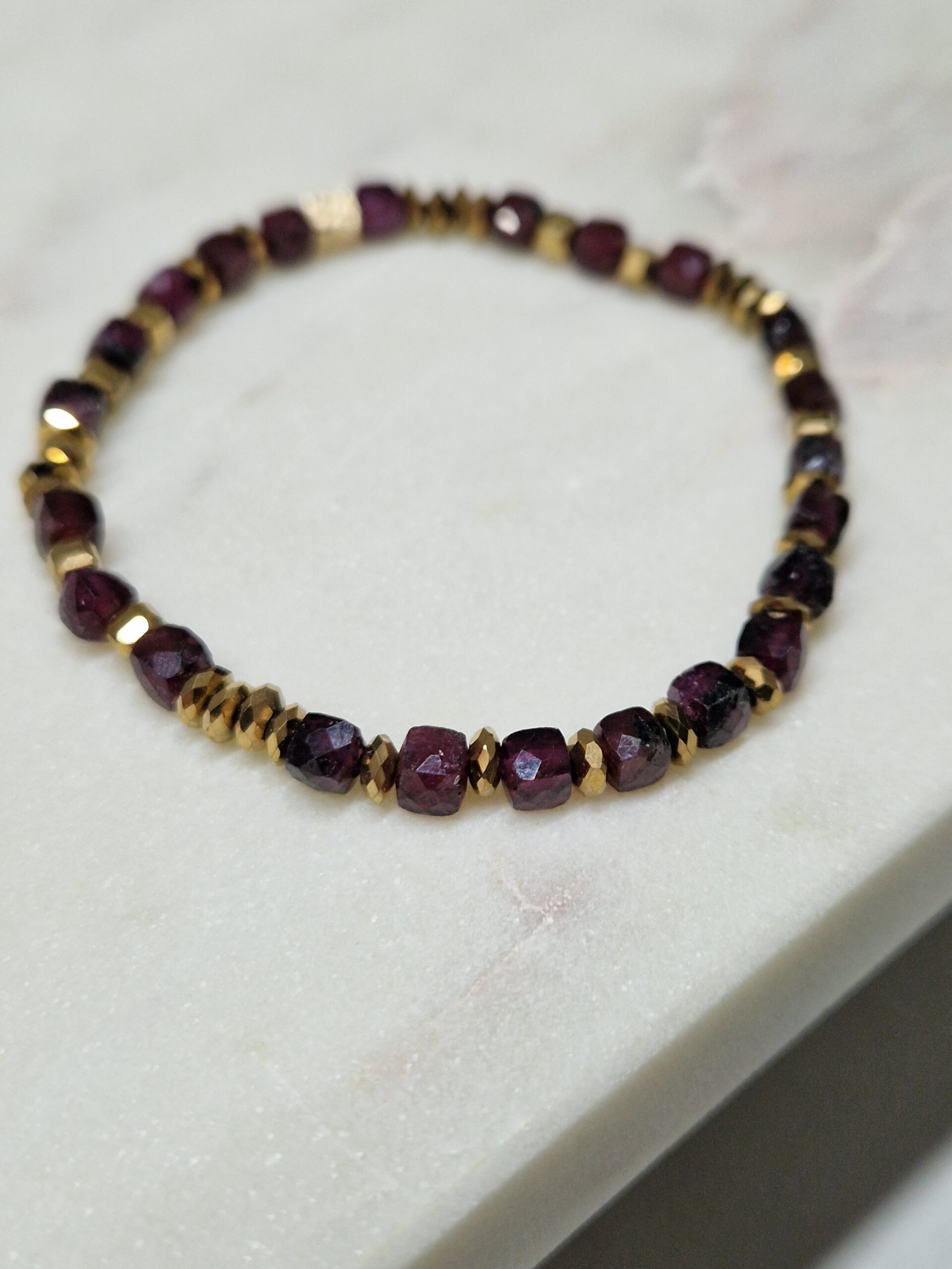 Bransoletka z granatem (kostki)