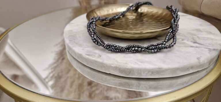 Kolor w biżuterii: małe detale, które budują cały nastrój