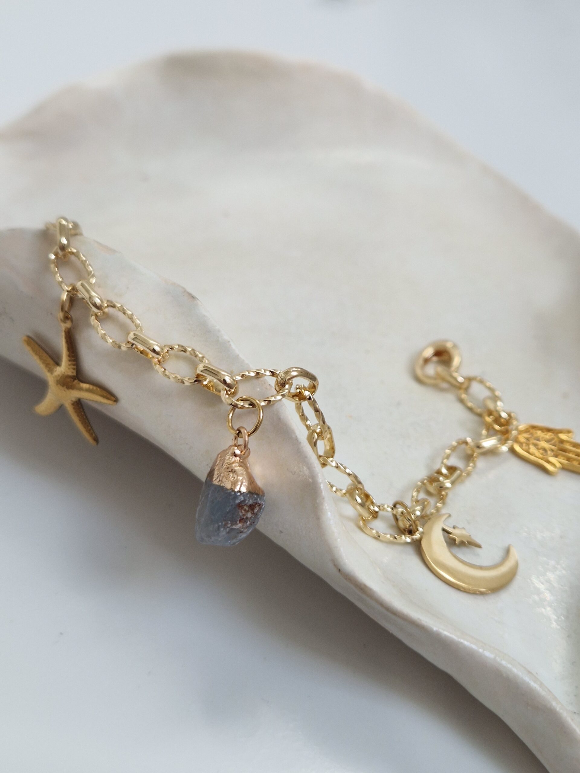 Bransoletka z wiszącymi elementami - obrazek 3