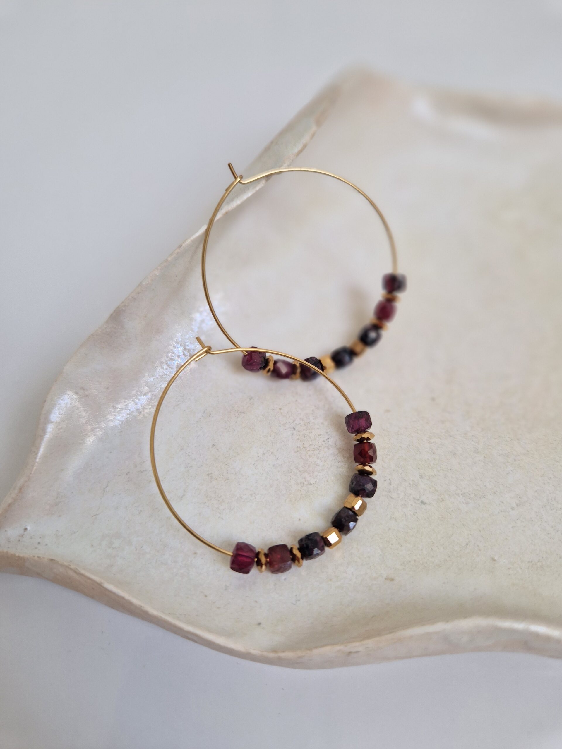 Kolczyki koła z granatem