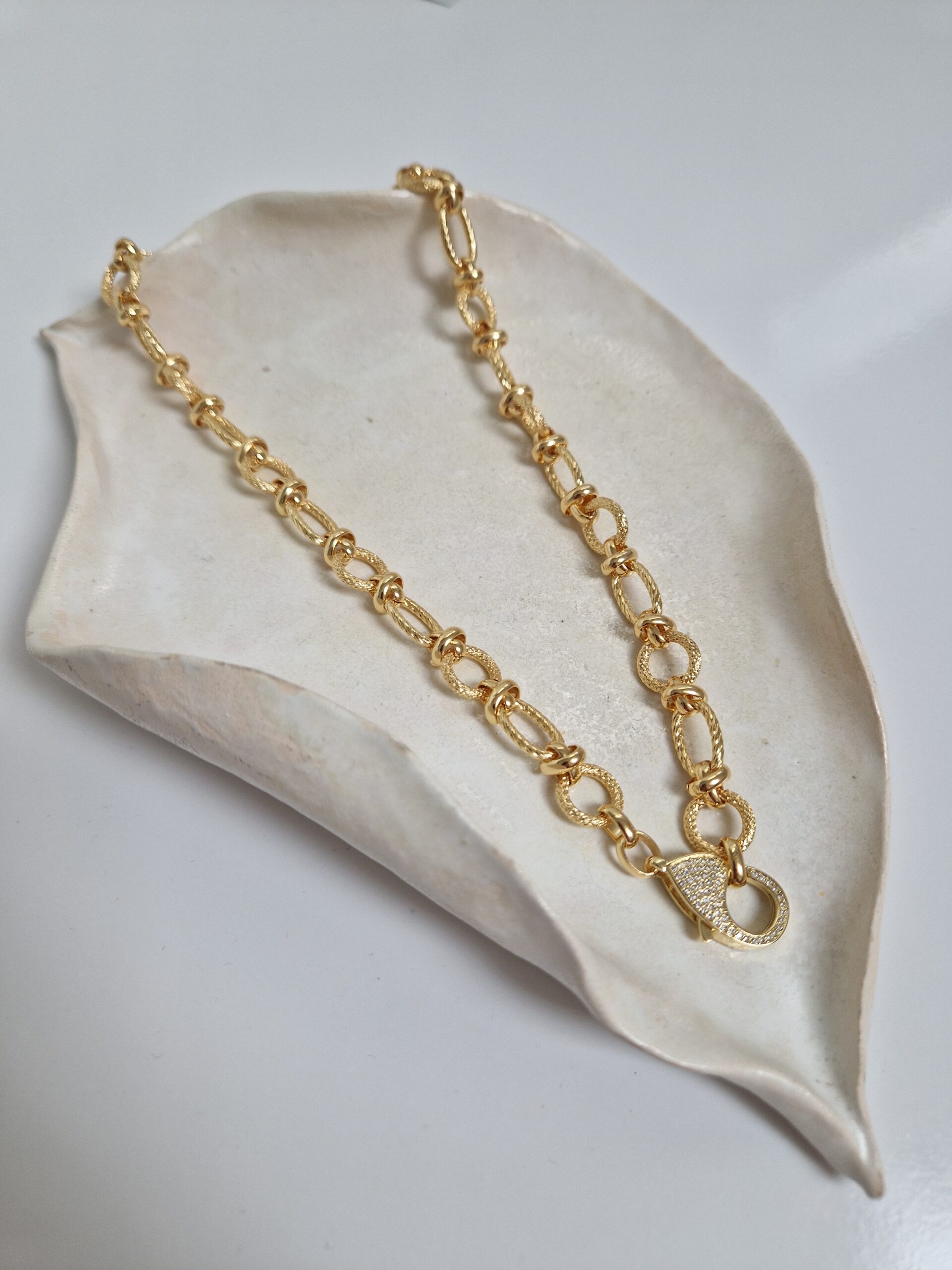 Komplet w kolorze złotym - obrazek 5