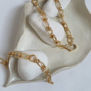 Komplet w kolorze złotym