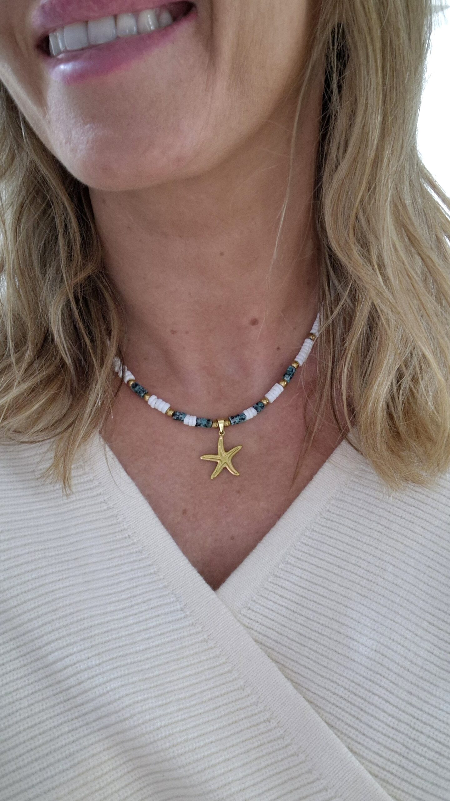 Naszyjnik z masą perłową i howlitem - obrazek 3