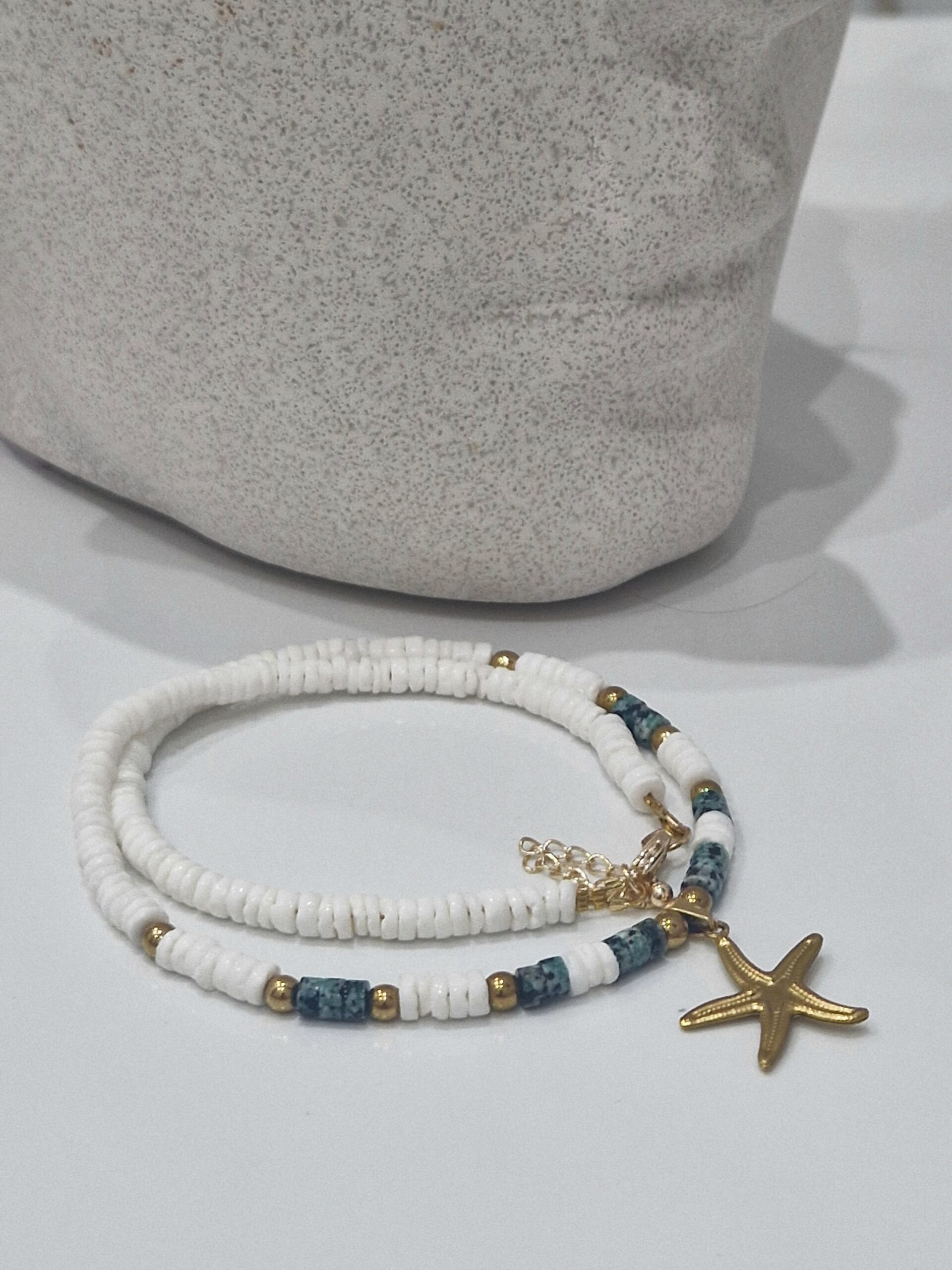 Naszyjnik z masą perłową i howlitem