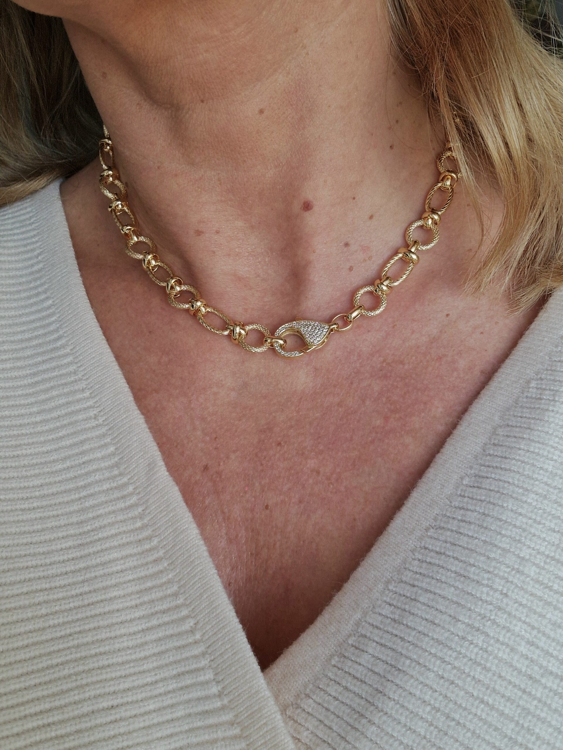 Komplet w kolorze złotym - obrazek 3