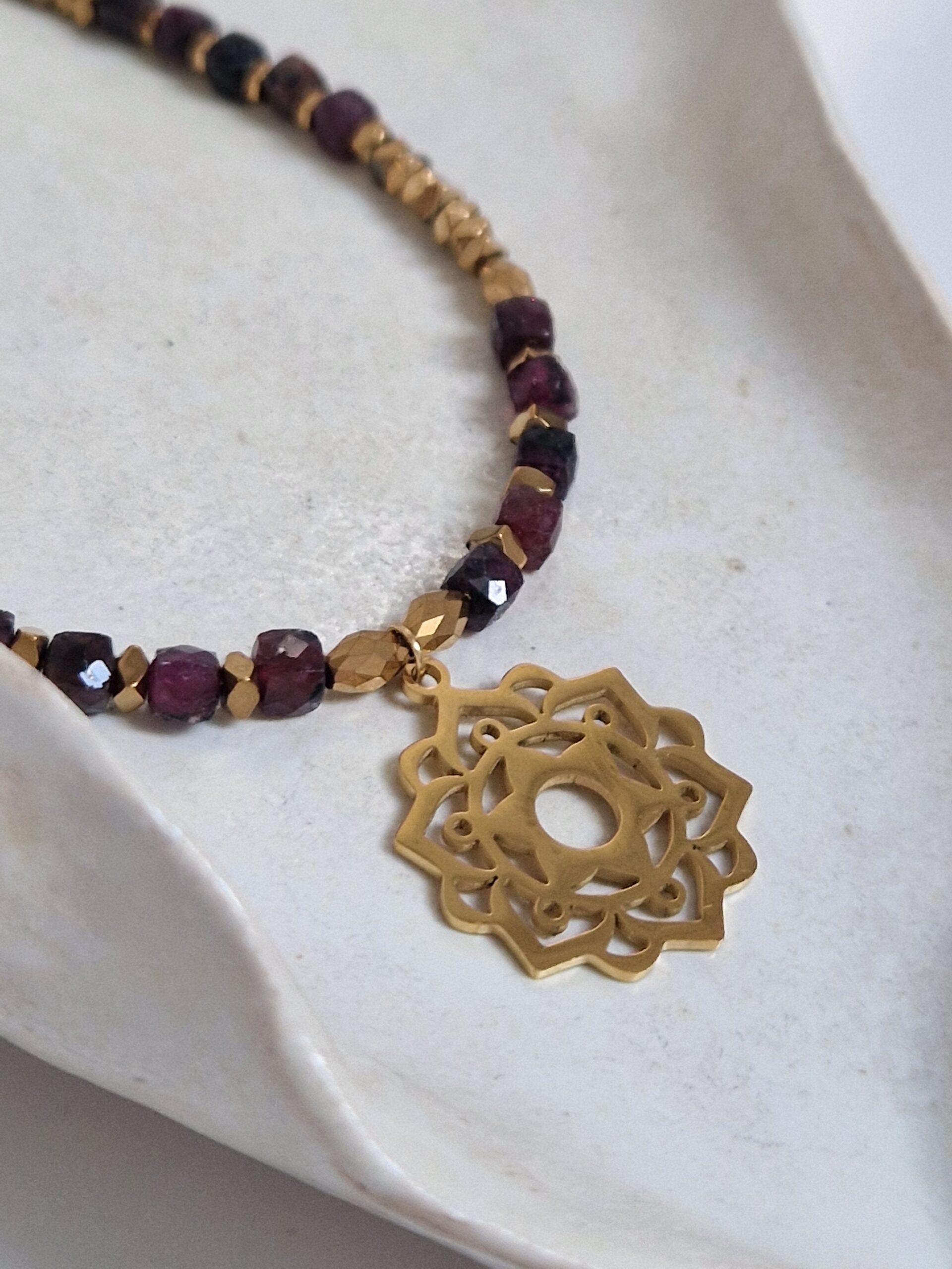 Naszyjnik Mandala z granatami - obrazek 3