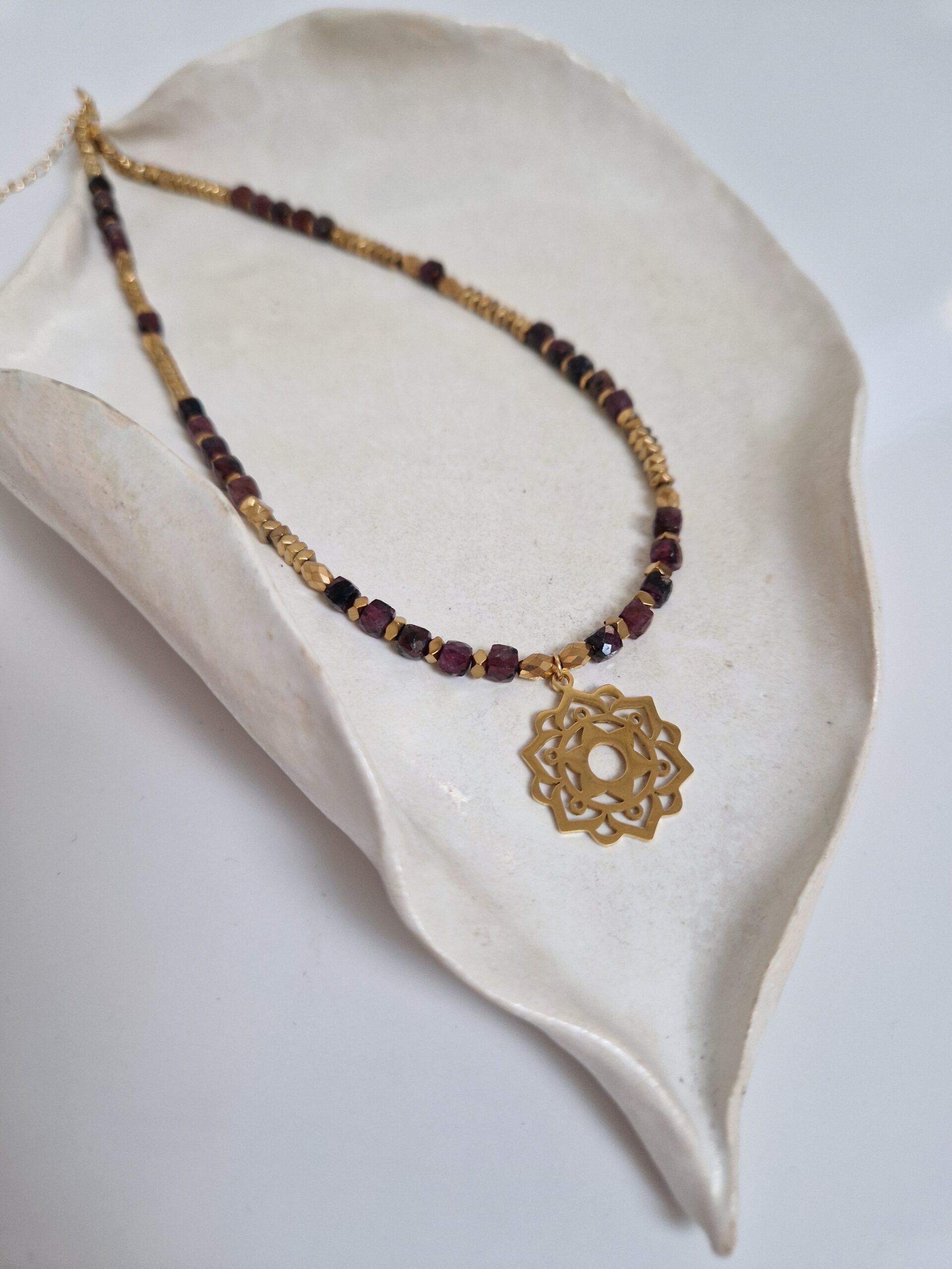 Naszyjnik Mandala z granatami - obrazek 2