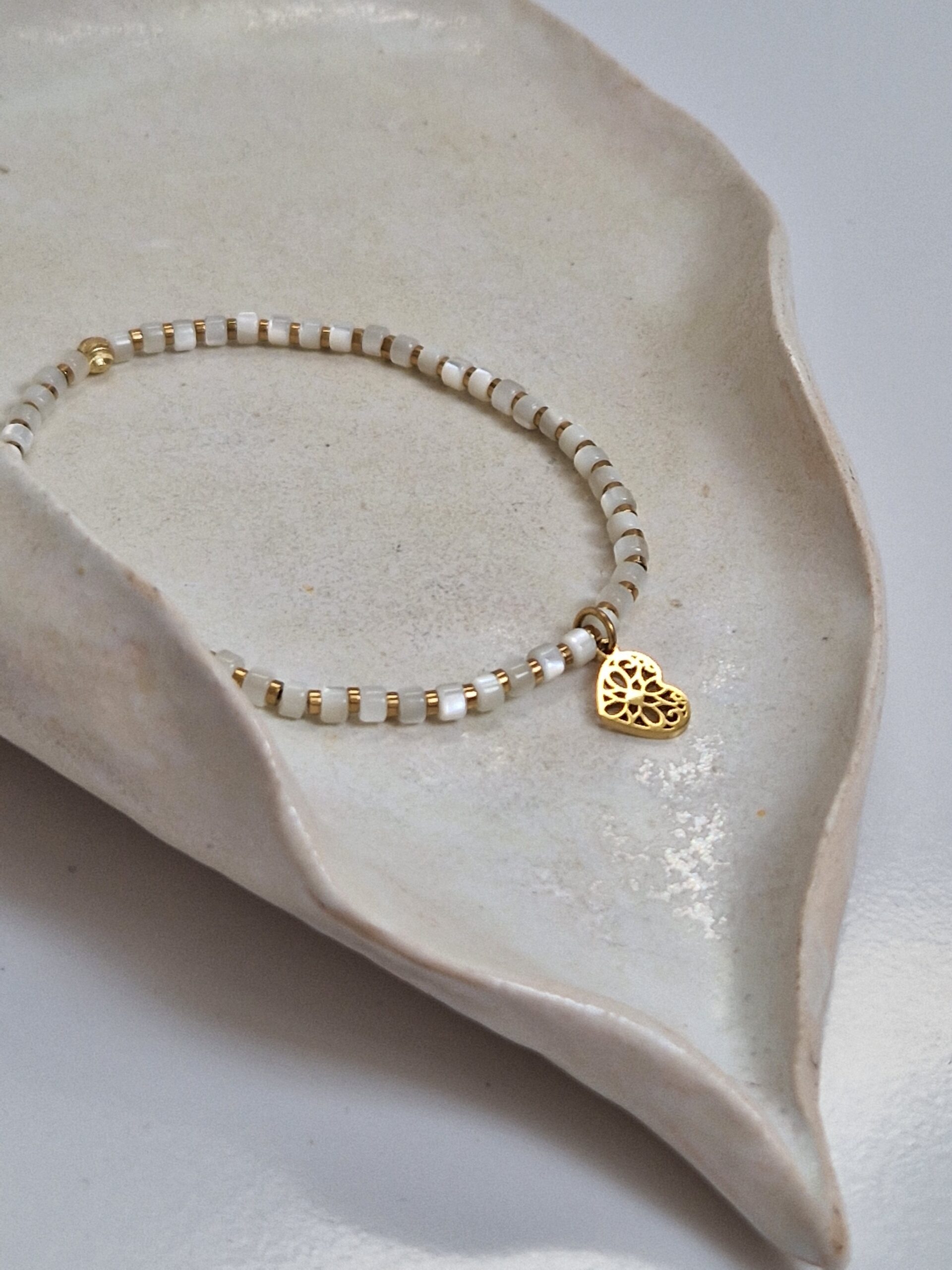 Delikatna bransoletka z masy perłowej 💛