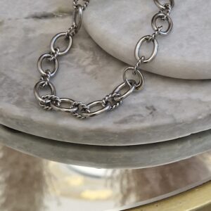 Bransoletka w kolorze srebrnym